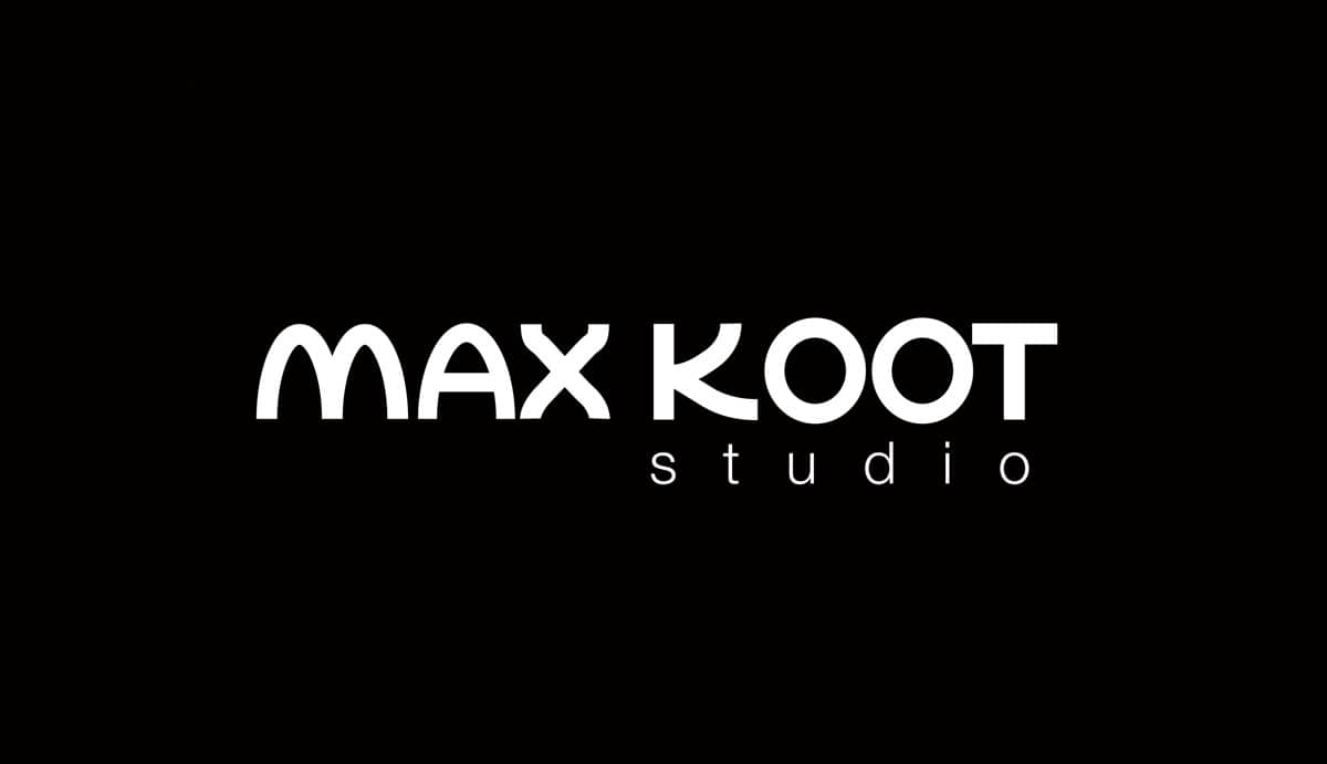 Logo voorstel Max Koot Studio in wit op zwart. Max Koot is een zelfgemaakte letter.